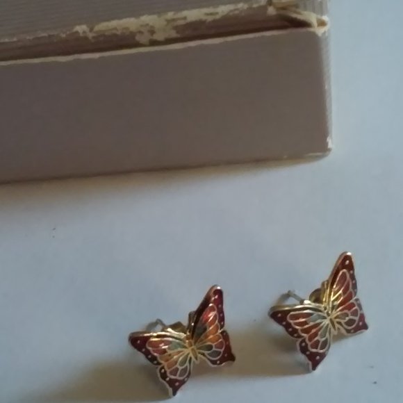 Vintage Avon Butterfly Pierced Earrings In Box 1/2" x 1/2" Unworn - Picture 2 of 3
